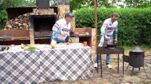 "И РЫБА И МЯСО" Михаил Селезнев готовит молочную судачью уху и филе судака