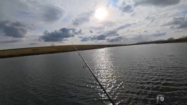 Это сон! ПОПАЛ НА ВЫХОД КРУПНОЙ ЩУКИ! ОСЕННИЙ ЖОР! Рыбалка на спиннинг смотреть онлайн