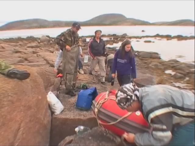 ©  "Русский. Берег напротив Немца, отлив. Лодка  и люди" 2006