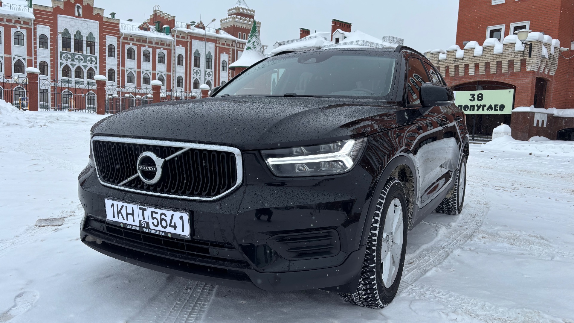 САМЫЙ БЕЗОПАСНЫЙ СРЕДИ КОМПАКТНЫХ - VOLVO XC40 смотреть онлайн