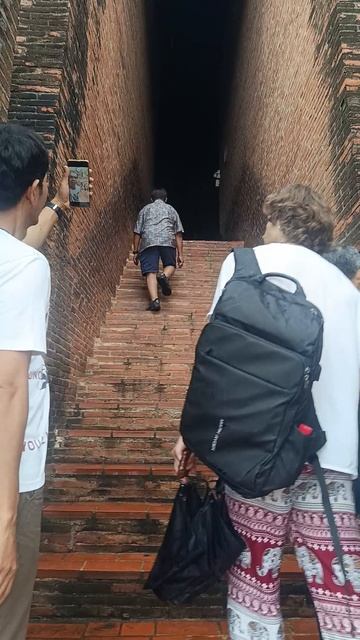 Ты поднимаешься вверх. А мысль — вглубь Храм, где победили не врага, а самого себя смотреть онлайн