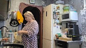 ПРИЛЕТЕЛ КОМЕНТ🤣СЕБЕ ЧЕКУШКУ КУПИТЕ А МНЕ НЕ МЕНЕЕ 0.7ЛИТРА НАДО🤣