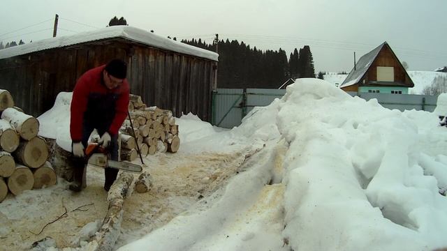 ПИЛЮ ДРОВА В ДЕРЕВНЕ. БЕНЗОПИЛА ШТИЛЬ смотреть онлайн