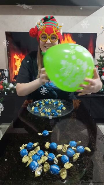 Сколько конфет в тарелке? Новогодний челлендж
#веселыеигры #игры #новыйгод