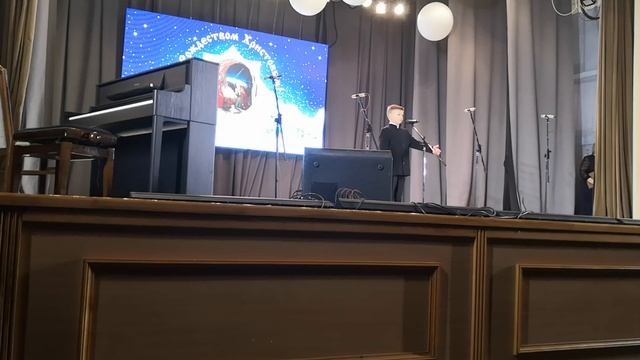 Над горной пещерой сверкала звезда. Читает Семён Бойко. смотреть онлайн