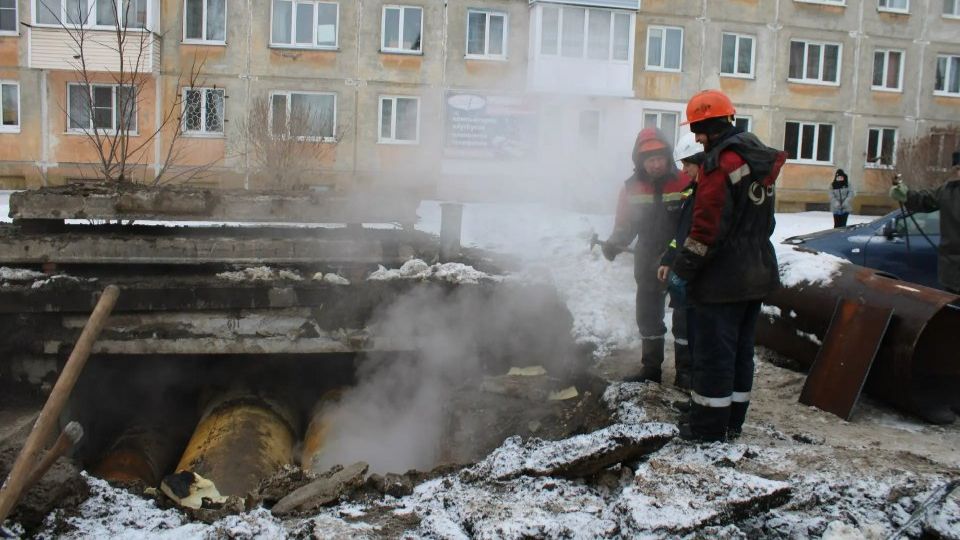 Ситуация под контролем: как в Рубцовске устраняли повреждение тепломагистрали