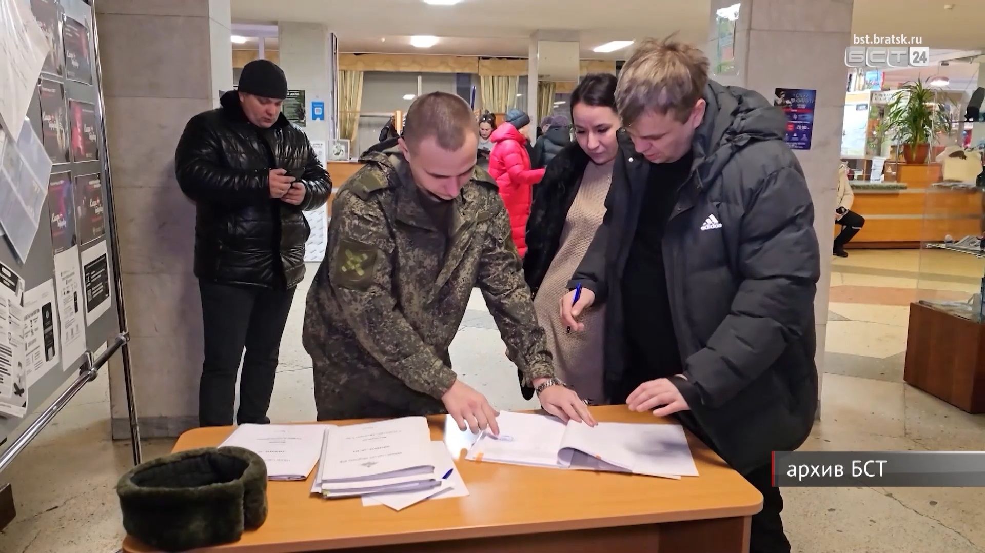 Размер единовременной выплаты контрактникам из Иркутской области увеличили до 2,4 млн рублей смотреть онлайн