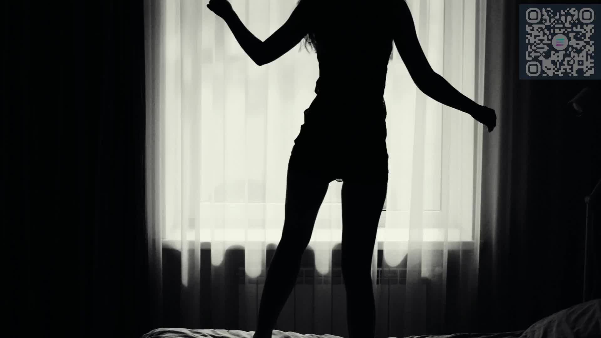 Девушка на постели.Эротика. смотреть онлайн