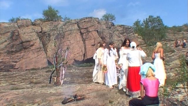 © "Ягры. Ягры Хоровод Девушек на Святилище Предков Бест" 2007 Фрагмент.