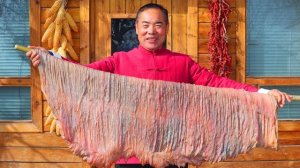 Потрошки большого черного осла, тушеные с чили и обжаренные до хрустящей корочки. Кухня Китая