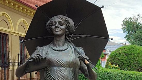 Дом и памятник Фаине Раневской в Таганроге смотреть онлайн