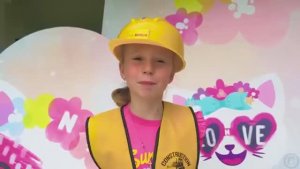 Настя и Мэгги рассказывают Наоми о профессиях