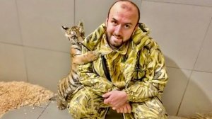 Посмотрите, какого милого тигренка воспитала Ольга Ивановна - ПРОСТО ЛАСКУША!))