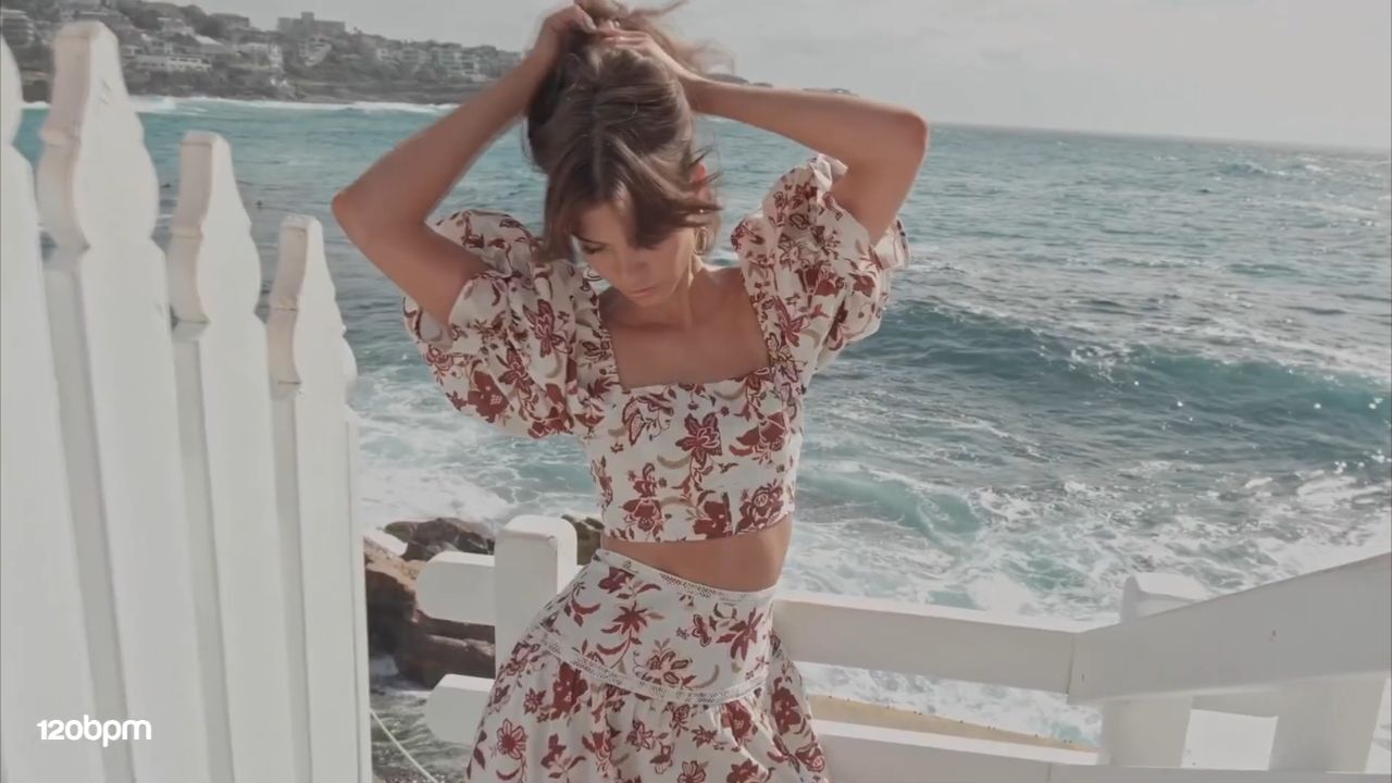 Wiener Luft - Hold On смотреть онлайн