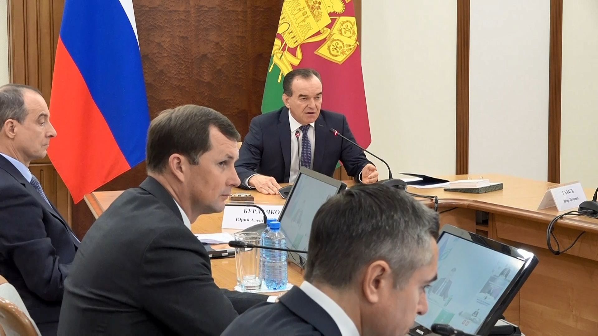 Вениамин Кондратьев поручил создать краевой оперативный штаб по ликвидации последствий снегопада смотреть онлайн