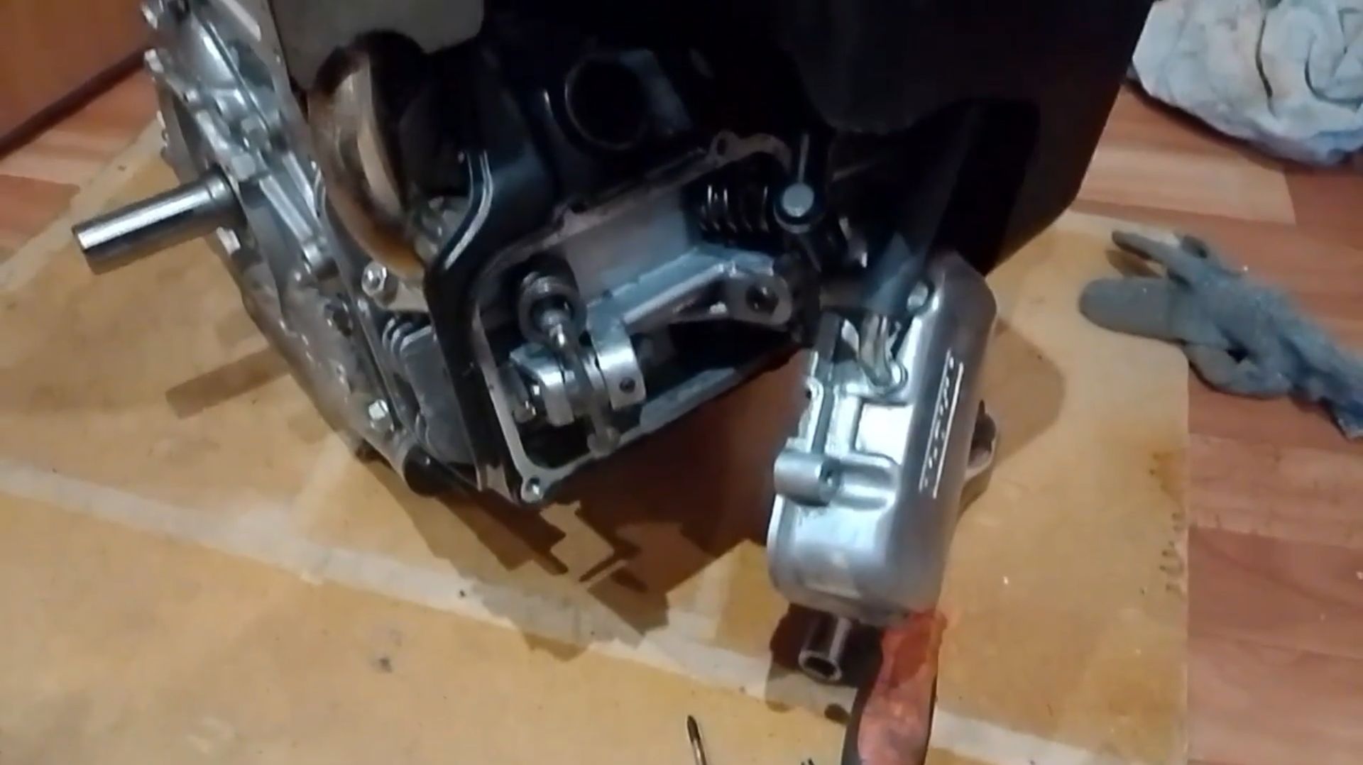 Зажаты клапана с завода Нева МБ23 чищу снег  HÖTER