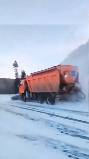 Как нужно убирать снег!