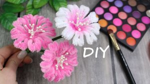 Красивый цветок из синельной проволоки затонировала тенями