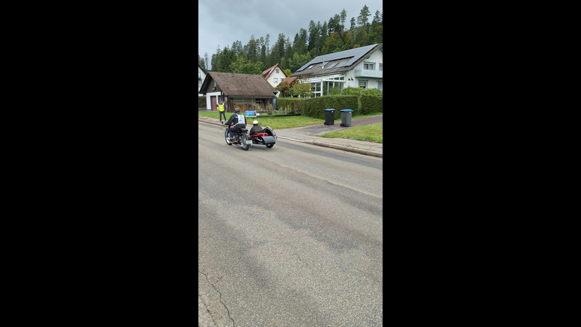 BMW с коляской смотреть онлайн