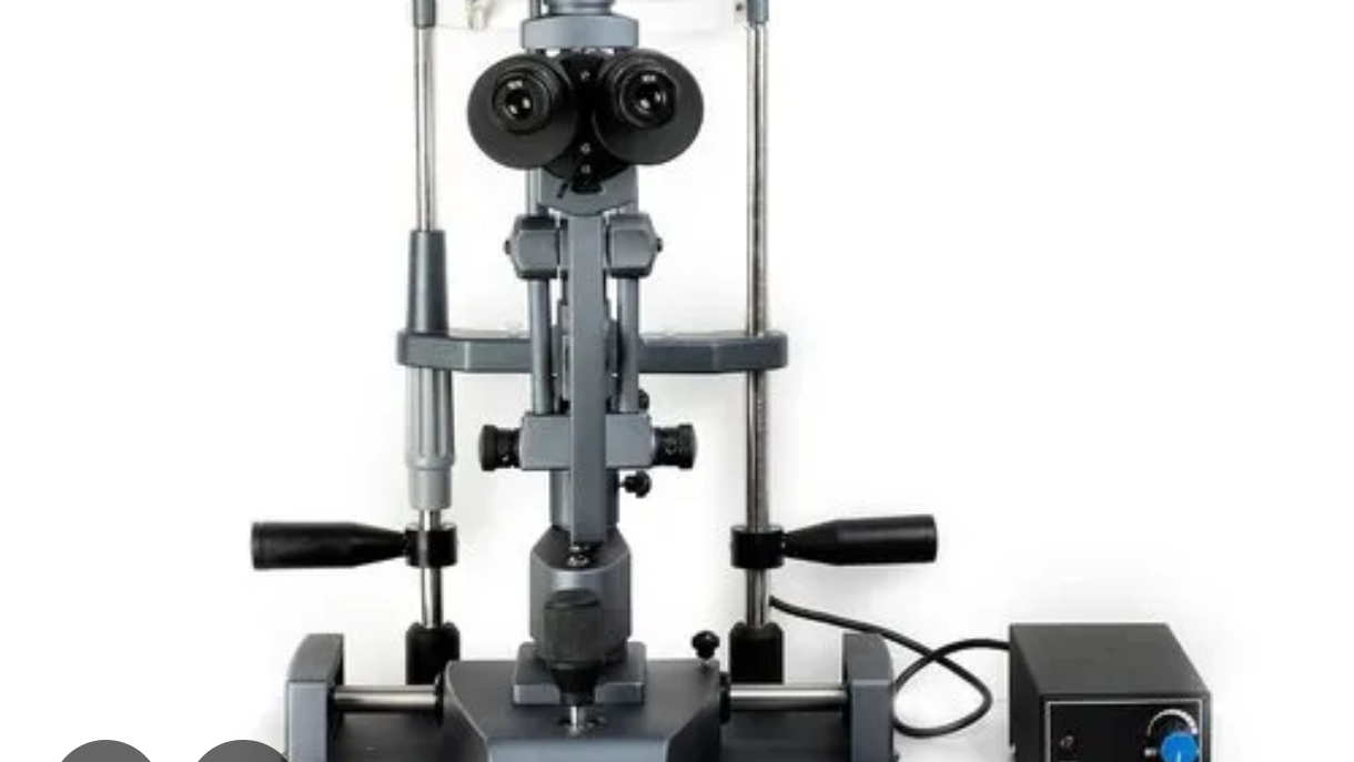 Щелевая лампа с двухступенчатым увеличением: установка, использование и составные части