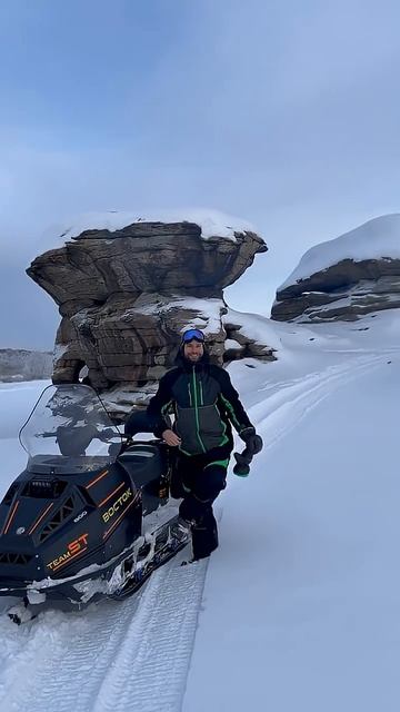 Чёткий снегоход Восток, довез до каменных палаток #снеготехника #снегоходВосток #деревенскаяжизнь смотреть онлайн