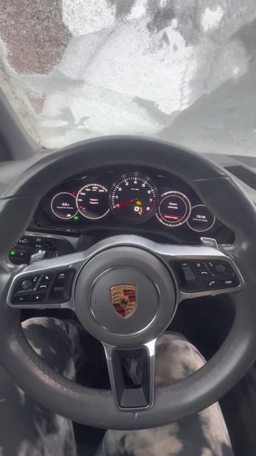 Этот Porsche Cayenne сломался. Инстересная неисправность машины смотреть онлайн