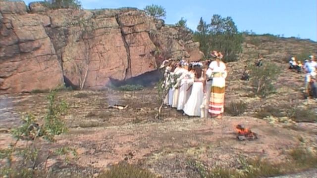 ©  "Ягры. Немец. Хоровод конкурсанток Мис СПб 2006 на Святилище Предков" 2006