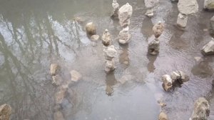 Балансировка камней в Кисловодском парке,река Ольховка, Январь 2026