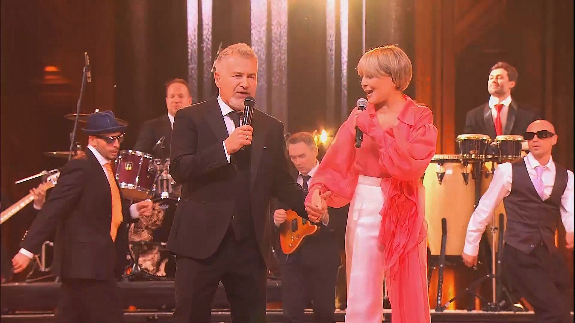 Леонид Агутин и Анжелика Варум – Я не тот, ты не та (Песня года-2025) смотреть онлайн