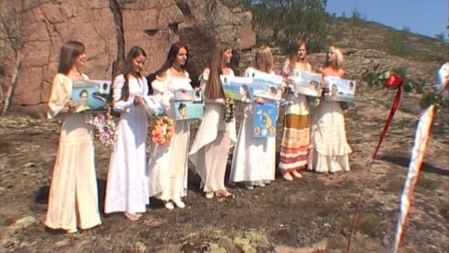 ©  "Ягры. Немец. Построение конкурсанток Мис СПб 2006 на Святилище Предков" 2006