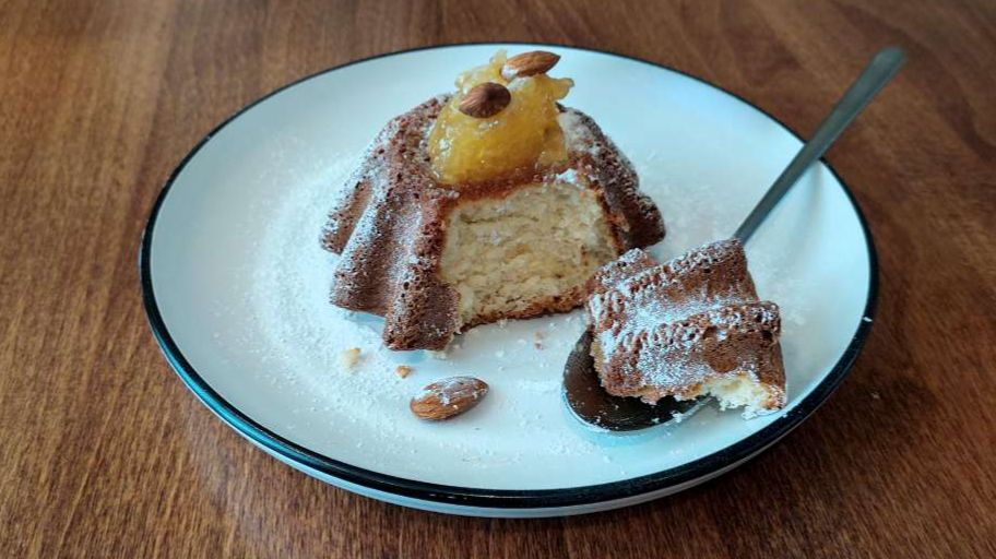 БЕЗГЛЮТЕНОВЫЕ МИНДАЛЬНЫЕ КЕКСЫ С КЛЕНОВЫМ СИРОПОМ