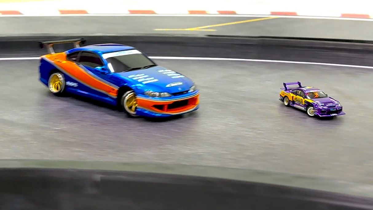 Парный дрифт заезд машинок Nez 1/64 vs RDC 1/24 смотреть онлайн