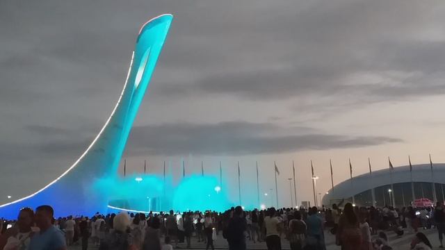 ОЛИМПИЙСКАЯ ДЕРЕВНЯ.... ФОНТАН МУЗЫКАЛЬНЫЙ