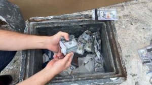 Мы нашли Заброшенный Сейф В Реке. Что находится внутри ЗАБРОШЕННОГО СЕЙФА? ( ЧАСТЬ 3 )