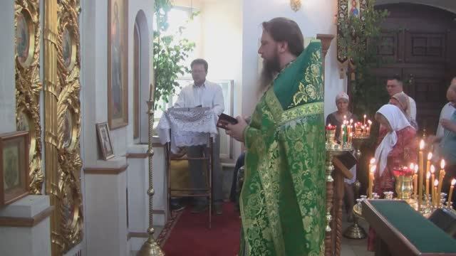 Святая Троица. Божественная Литургия в Храме Рождества Христова с. Сенино. 31 мая 2015 года смотреть онлайн