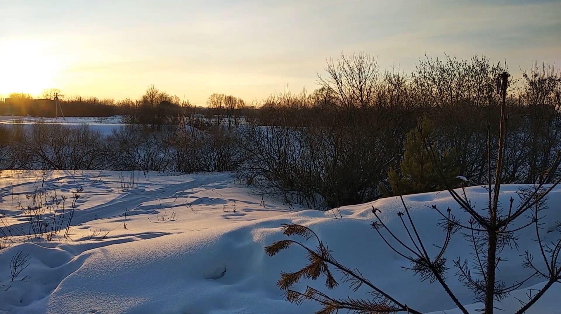 В ЗАКАТАХ ЕСТЬ ЧТО- ТО ТАИНСТВЕННОЕ