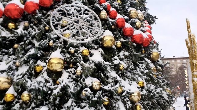 С Наступающим, Старым, Новым годом.