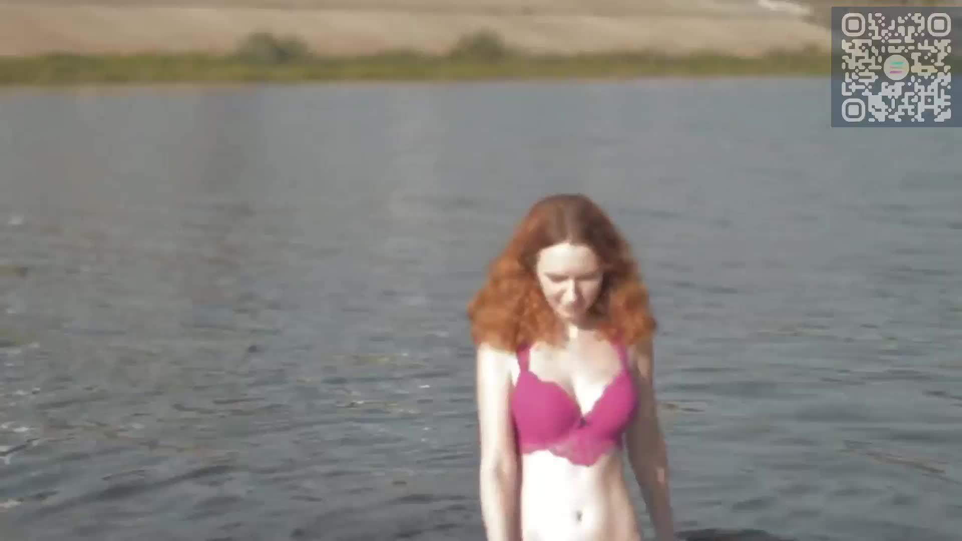 Красивая девушка в воде.Эротика смотреть онлайн