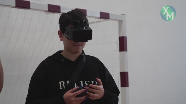 За последние два месяца свыше 500 школьников познакомились с азами управления дронами смотреть онлайн