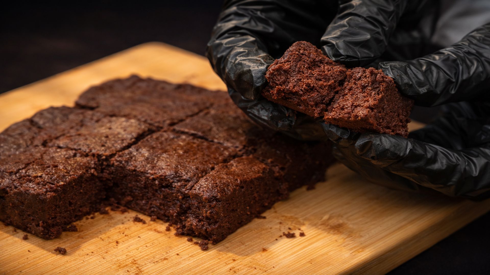 Шоколадный десерт из 2 ингредиентов — без духовки и заморочек 🍫 смотреть онлайн