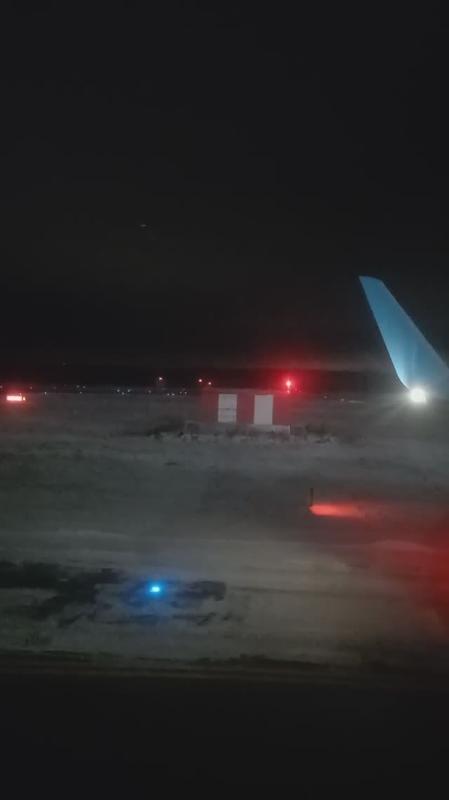 Рулежка после приземления, часть ll Самолёт - Боинг 737-800 смотреть онлайн