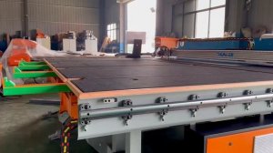 Работа вилочного загрузчика автоматического стола резки стекла серии PRAKTIK, модели ABL-3728M