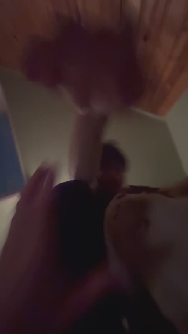 записываю трек с другом который спит