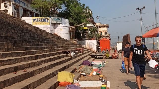 Дворец,лестница и руссо туристо! смотреть онлайн