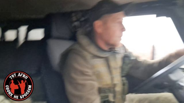 Боец СВО даёт интервью по дороге в блиндажи. 797 ДГВП. Макс Ветер смотреть онлайн
