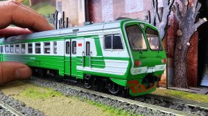 Модель электрички ЭД4М головной вагон масштаб 1/87. Про поезда