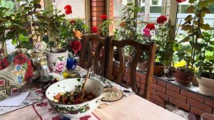 Выходные на даче . Об отдыхе на даче  можно только помечтать .