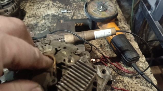 Toyota Camry gracia нет зарядки. Как не стоит подключать генератор. 15вольт. смотреть онлайн