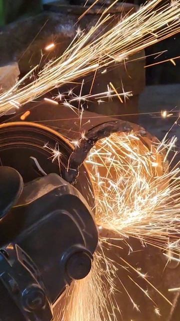 Резка НКТ 73*8 мм УШМВ-1200Э от Интерскол. смотреть онлайн