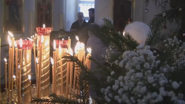 Рождество Христово. Праздничная Литургия в Храме Рождества Христова с. Сенино 07 января 2016 года смотреть онлайн